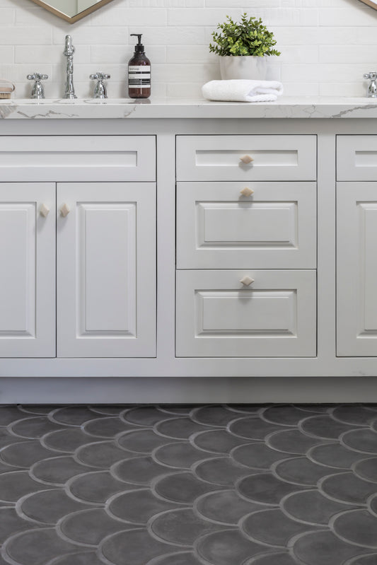 Conche In Charcoal 8"x8" Tile