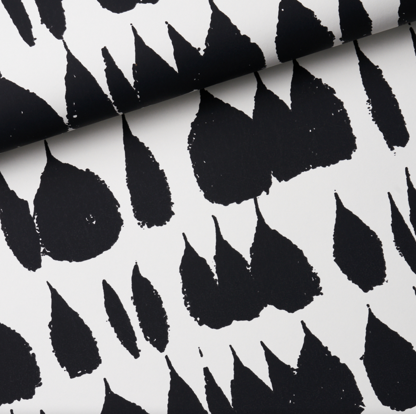 The Queen of Black and White Wallpaper